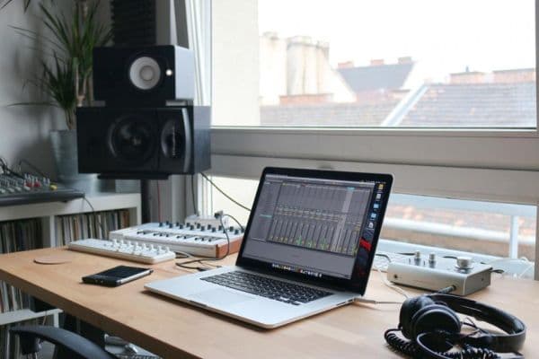 Tech & Electronics